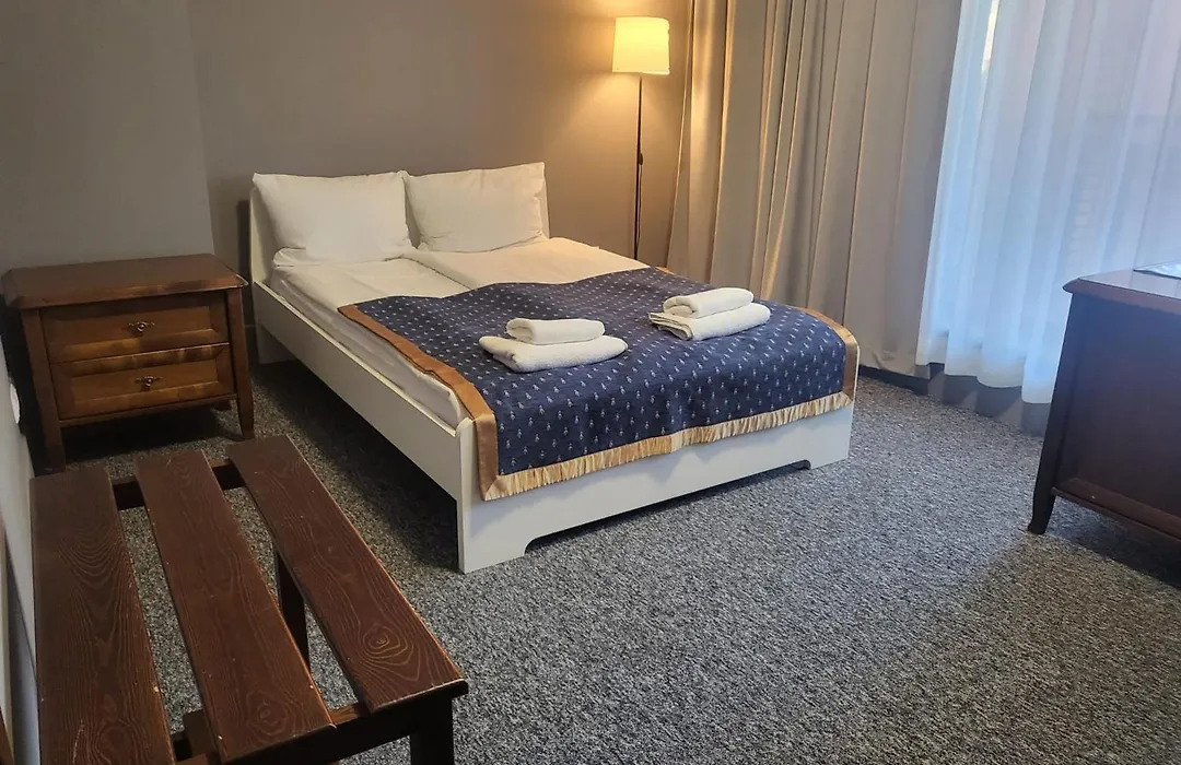 Hostel Bialoleka - Darmowy parking, szybkie Wifi!-1